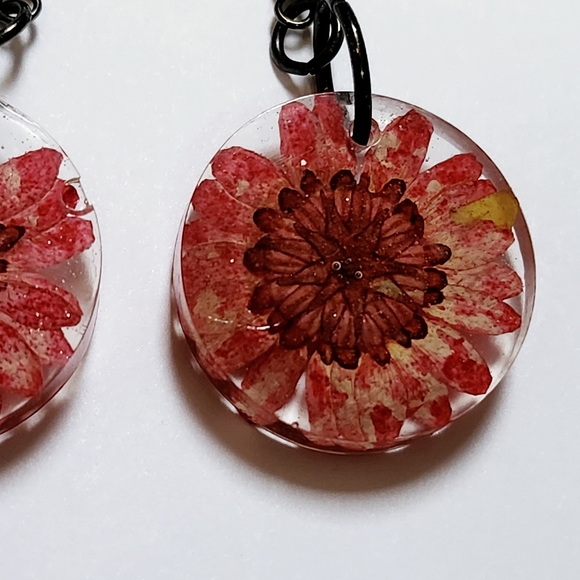 Pressed Floral Resin Earrings - Picture 4 of 4
